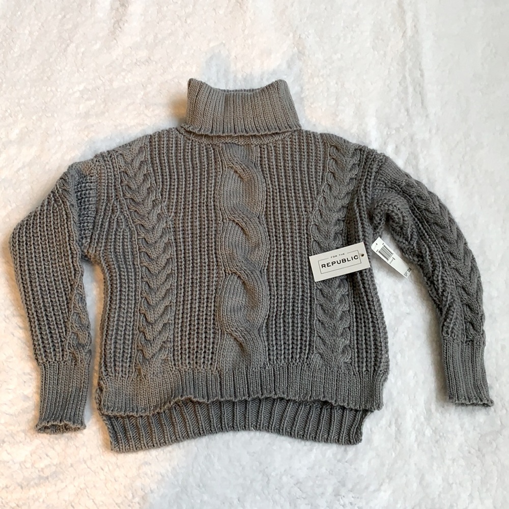 NWT For The Republic Comfy and Warm Chunky Knit Sweater